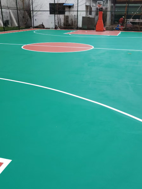 木鱼镇 球场长期使用易出现地面开裂