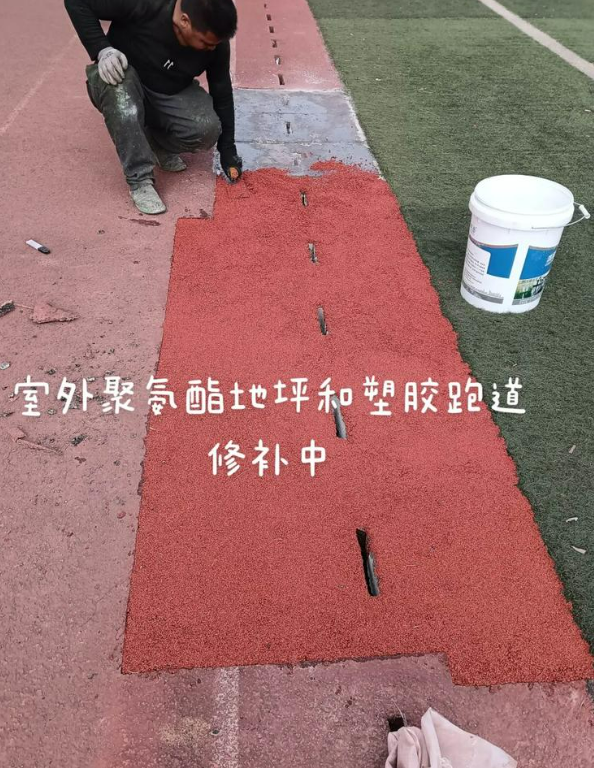 木鱼镇球场地面翻新维修，核心是先诊断破损